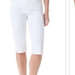 Gloria Vanderbilt Skimmers size 8. Perfect.